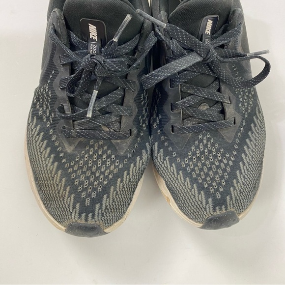 Nike Zoom Winflow Black & White athletic running shoes - Picture 2 of 8